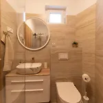 Find Your Haven In Morena Celeste Seaside Puntamika Apartments! Zára