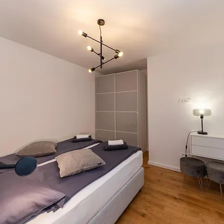 Find Your Haven In Morena Celeste Seaside Puntamika Apartments! * 扎达尔