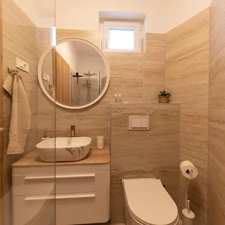 Find Your Haven In Morena Celeste Seaside Puntamika Apartments! 扎达尔