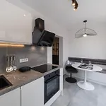 Find Your Haven In Morena Celeste Seaside Puntamika Apartments! Διαμέρισμα