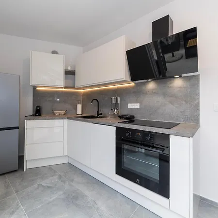 Find Your Haven In Morena Celeste Seaside Puntamika Apartments! Задар