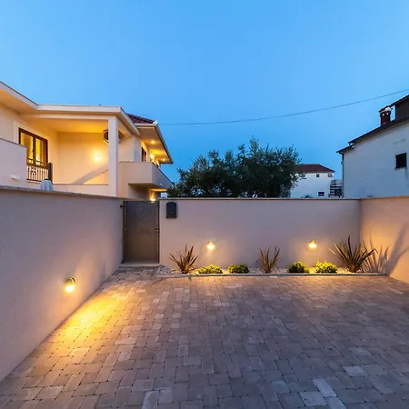 Find Your Haven In Morena Celeste Seaside Puntamika Apartments! Διαμέρισμα