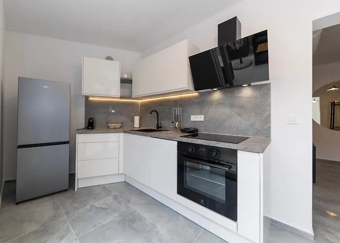 Find Your Haven In Morena Celeste Seaside Puntamika Apartments! Zadar